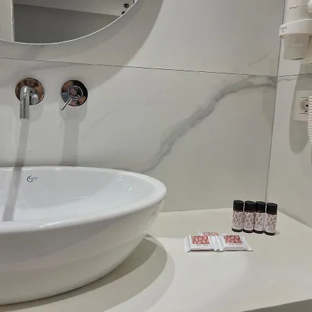 Elpis Penzion Himarë