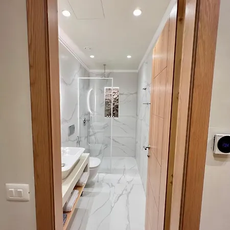 Elpis Penzion Himarë