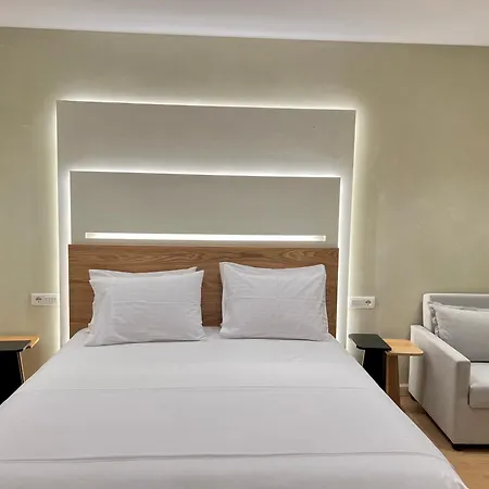 Elpis Penzion Himarë