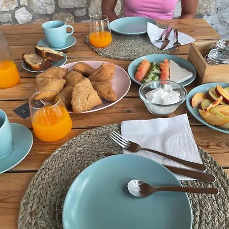 Guest house Elpis Himare